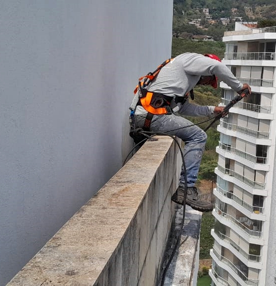 Hidrolavado profesional de fachadas en Cali - VER INGENIERÍA SAS